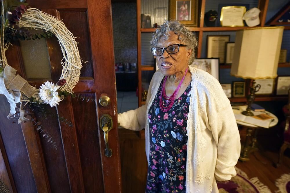 Opal Lee opens front door.jpeg